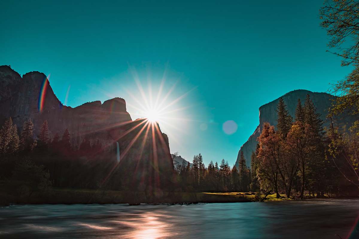 yosemite valley mountain near trees under blue sky at daytime landscape